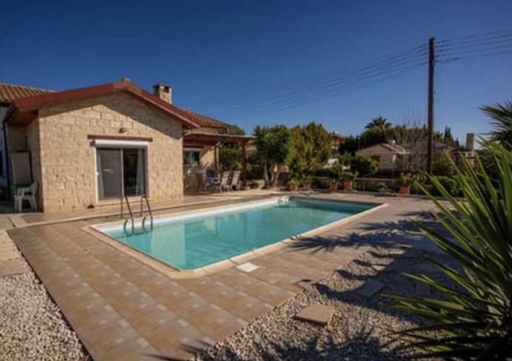2-bed detached house with pool and garden in Souni
