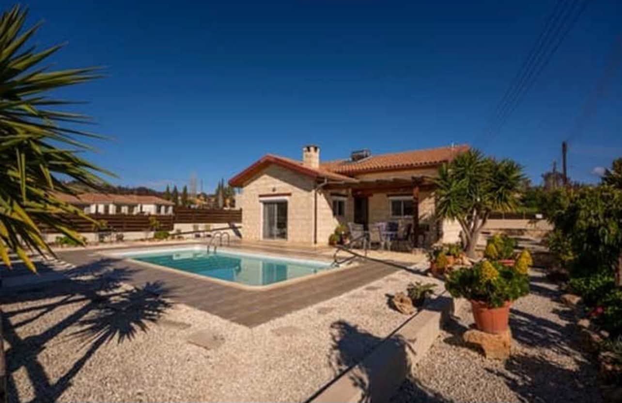 2-bed detached house with pool and garden in Souni photo 6