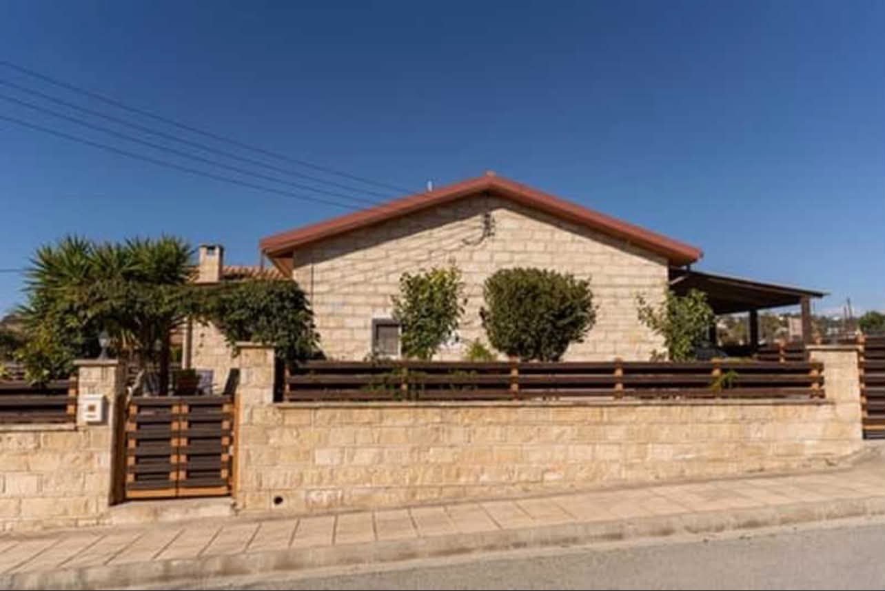 2-bed detached house with pool and garden in Souni photo 10