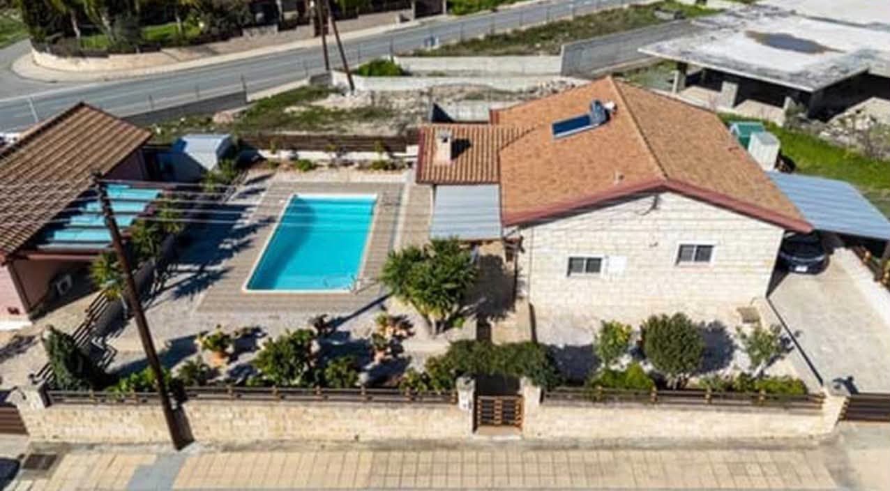 2-bed detached house with pool and garden in Souni photo 7