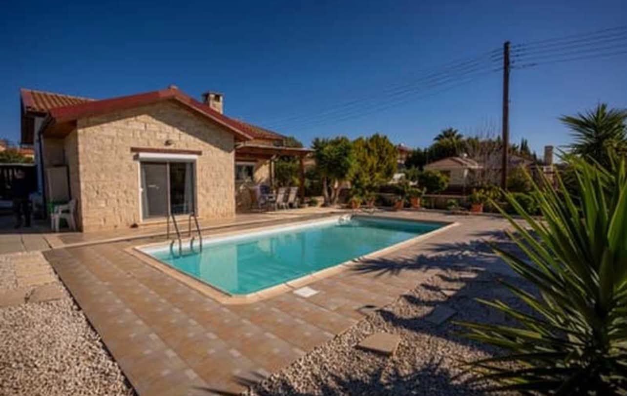 2-bed detached house with pool and garden in Souni photo 11
