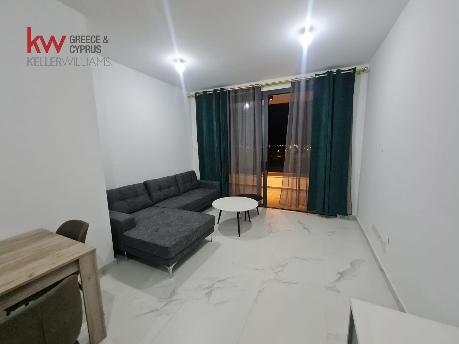 3-bed apartment with sea view and balconies in Livadia photo 2