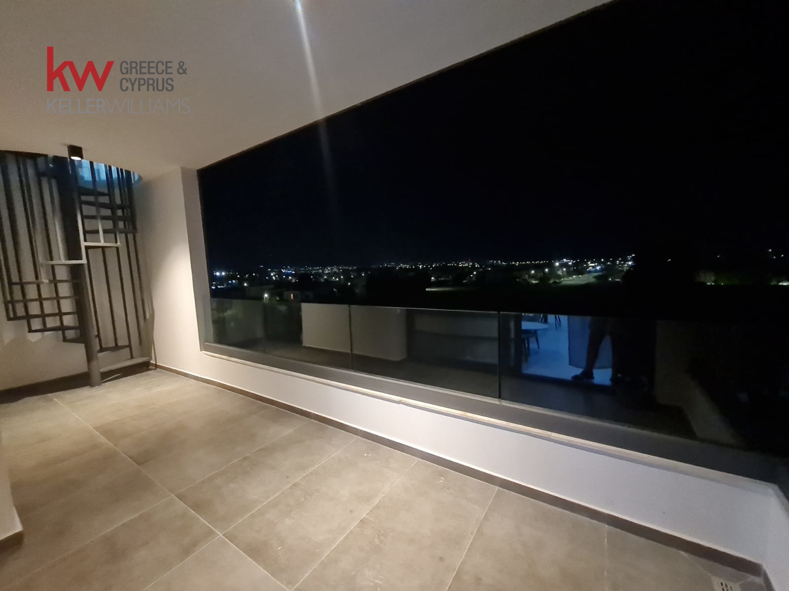 3-bed apartment with sea view and balconies in Livadia photo 9