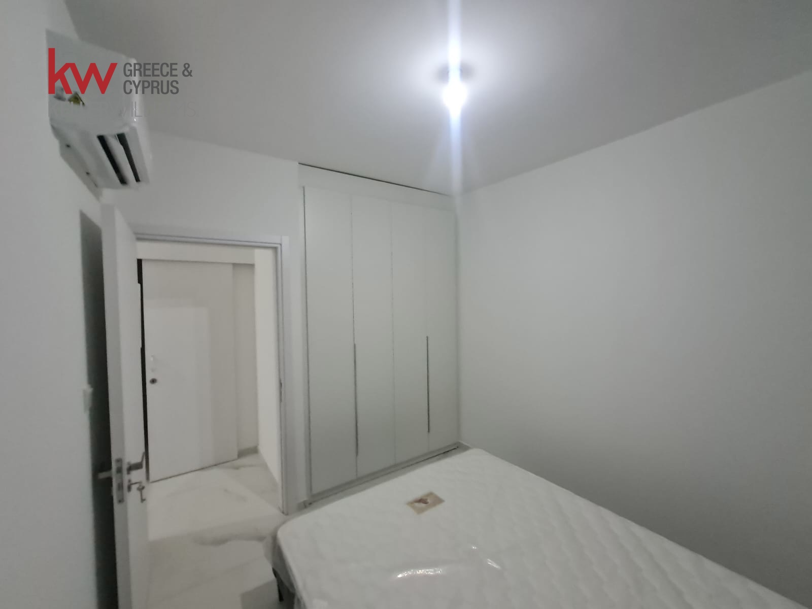 3-bed apartment with sea view and balconies in Livadia photo 8