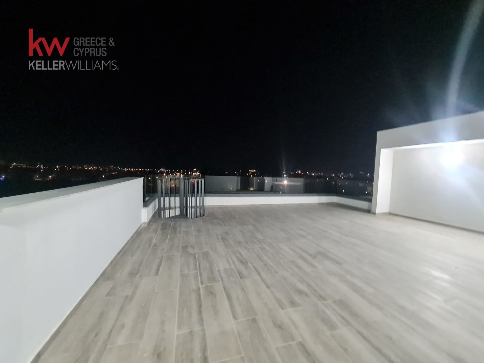 3-bed apartment with sea view and balconies in Livadia photo 10