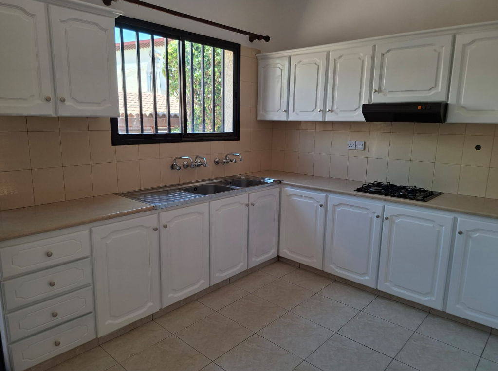 3-bedroom ground floor apartment in Agios Athanasios photo 8