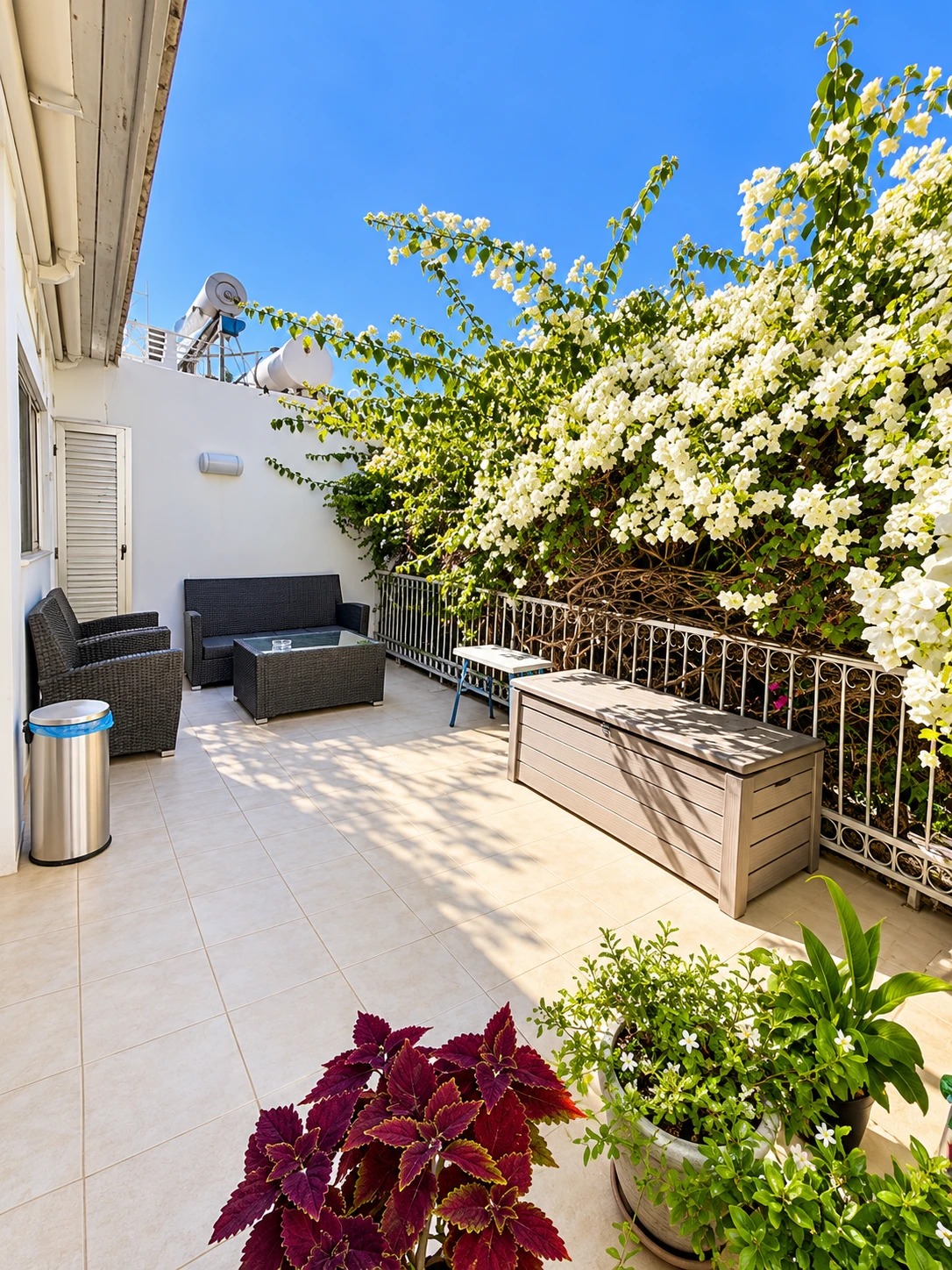 3-bedroom furnished two terraces covered parking