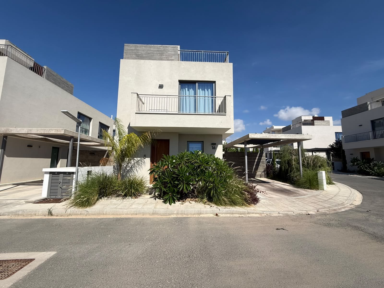 Modern 3-Bedroom Villa in Kissonerga, Paphos