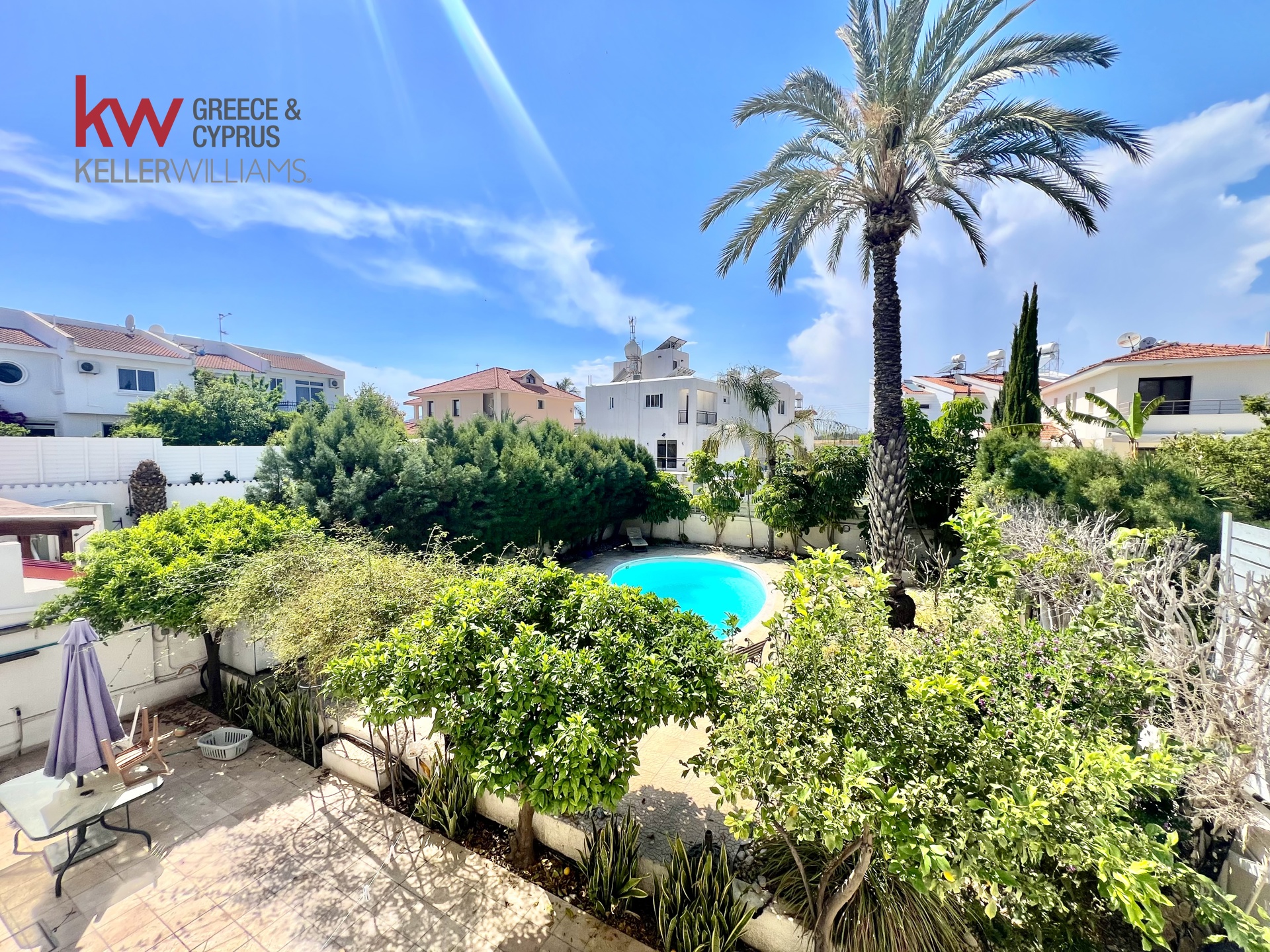 5-bed villa with pool and garden in Oroklini photo 4