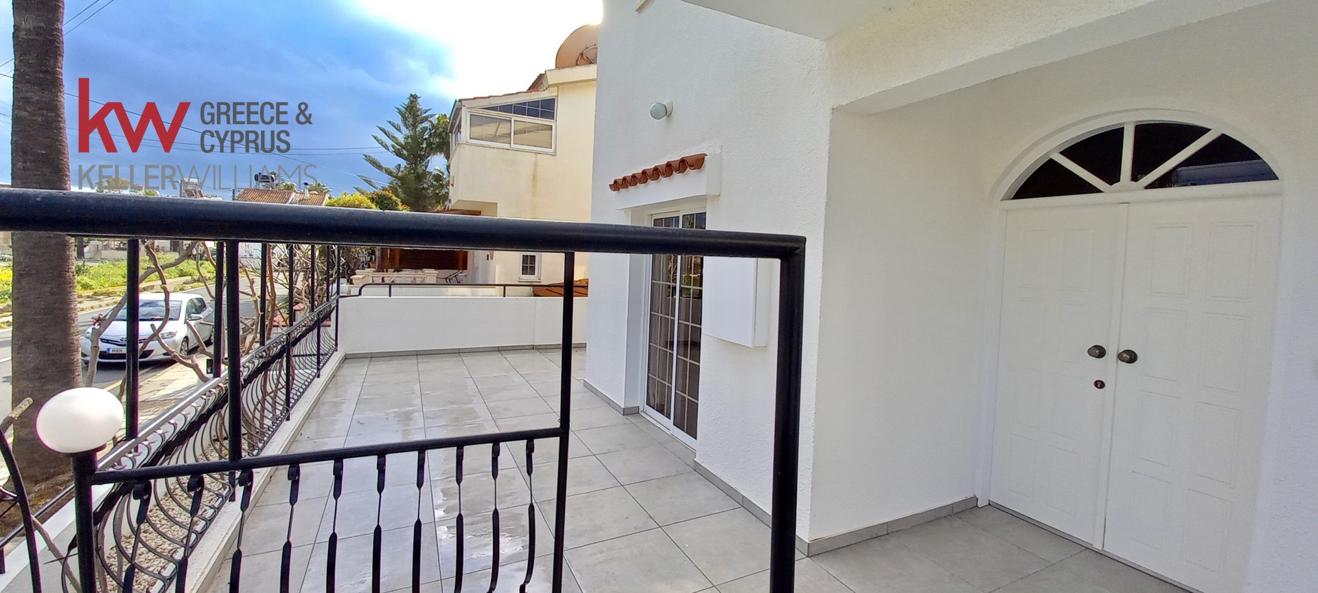 5-bed villa with pool and garden in Oroklini photo 6