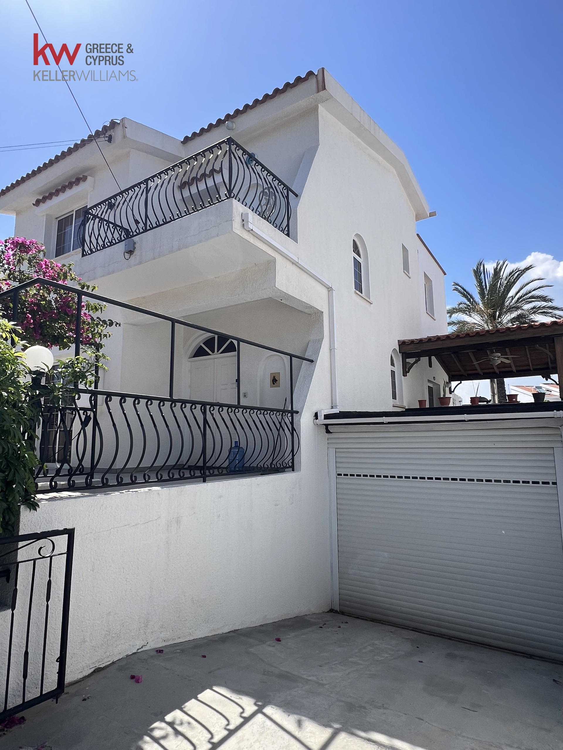 5-bed villa with pool and garden in Oroklini photo 14