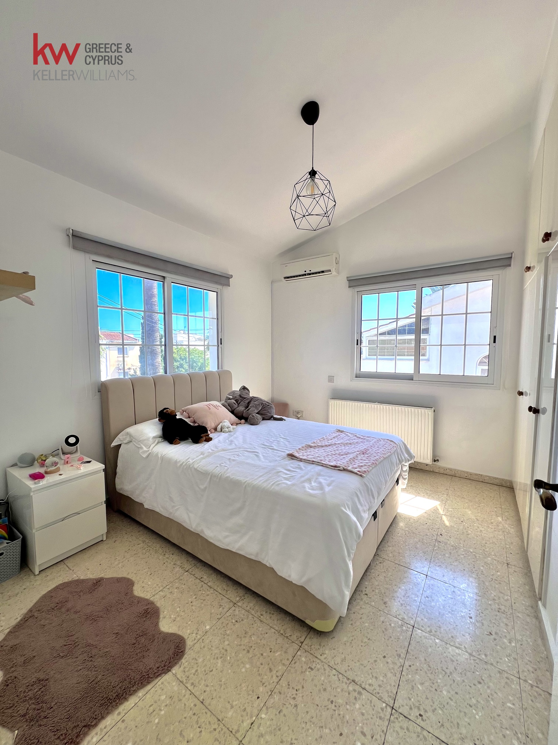 5-bed villa with pool and garden in Oroklini photo 20