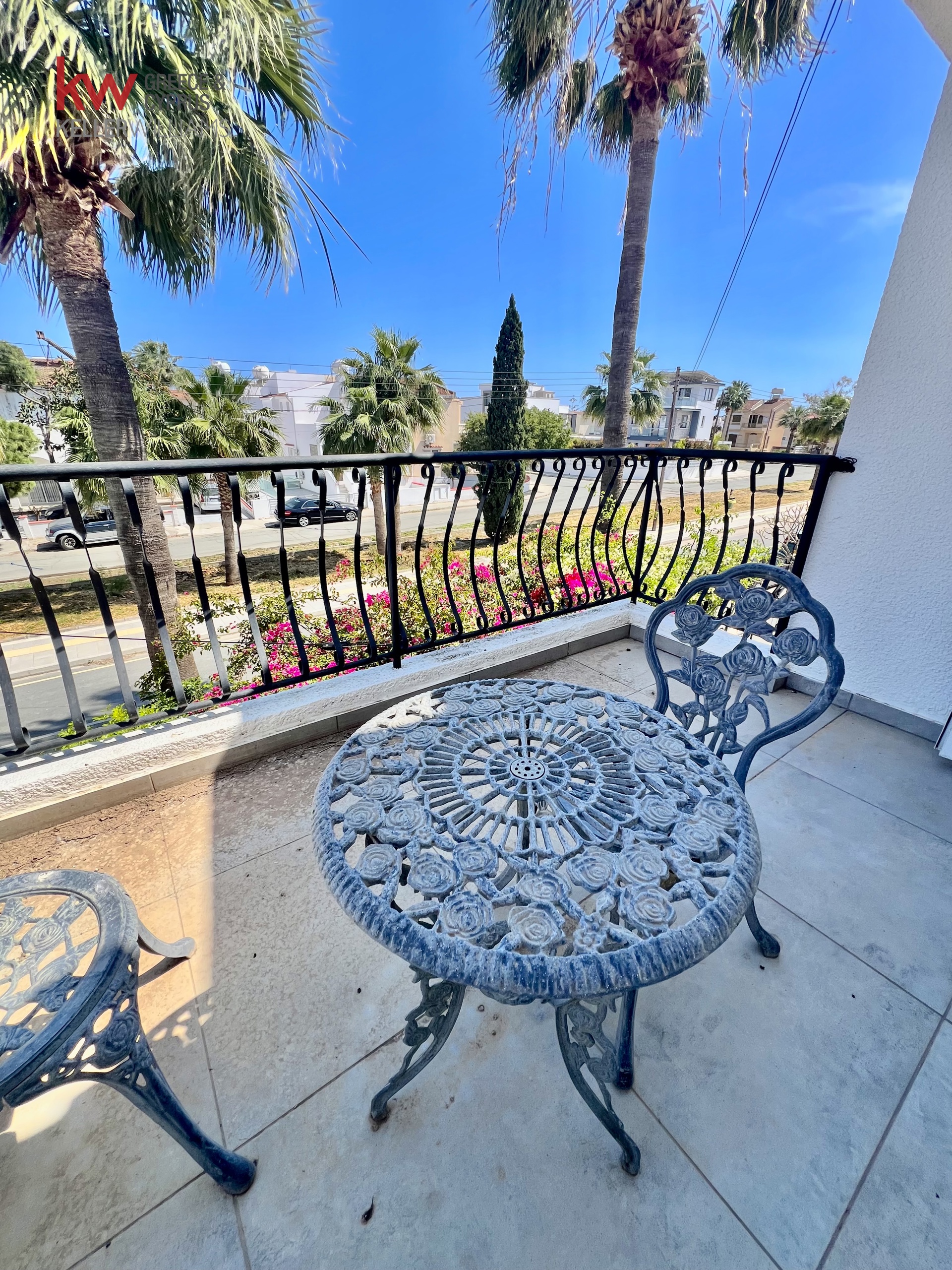 5-bed villa with pool and garden in Oroklini photo 19