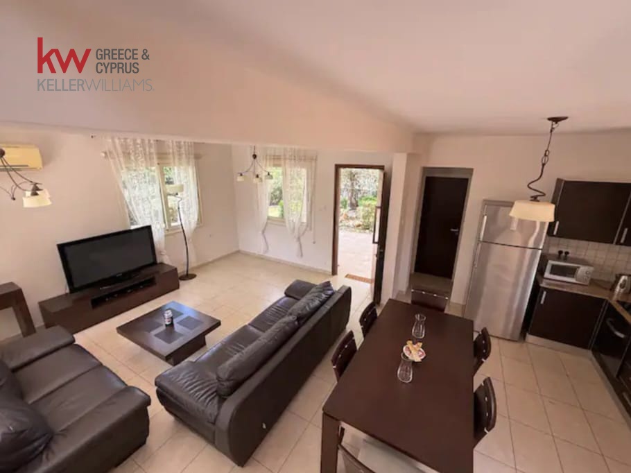3-bed detached house with garden and pool in Perivolia photo 3