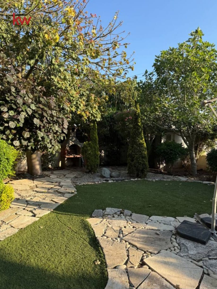 3-bed detached house with garden and pool in Perivolia photo 14