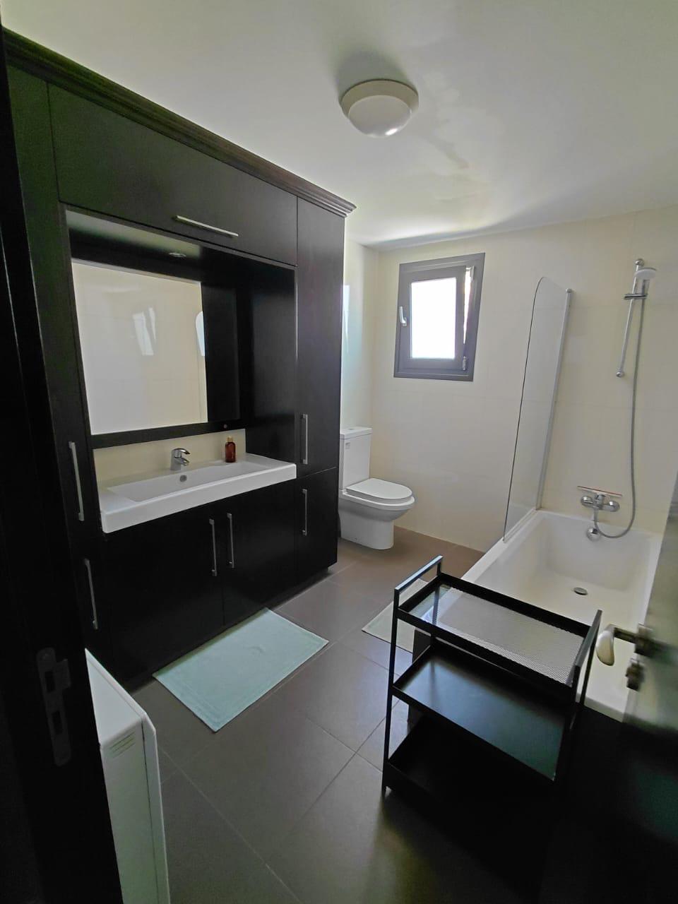 3-bed apartment with sea views for rent in Panthea, Limassol photo 6