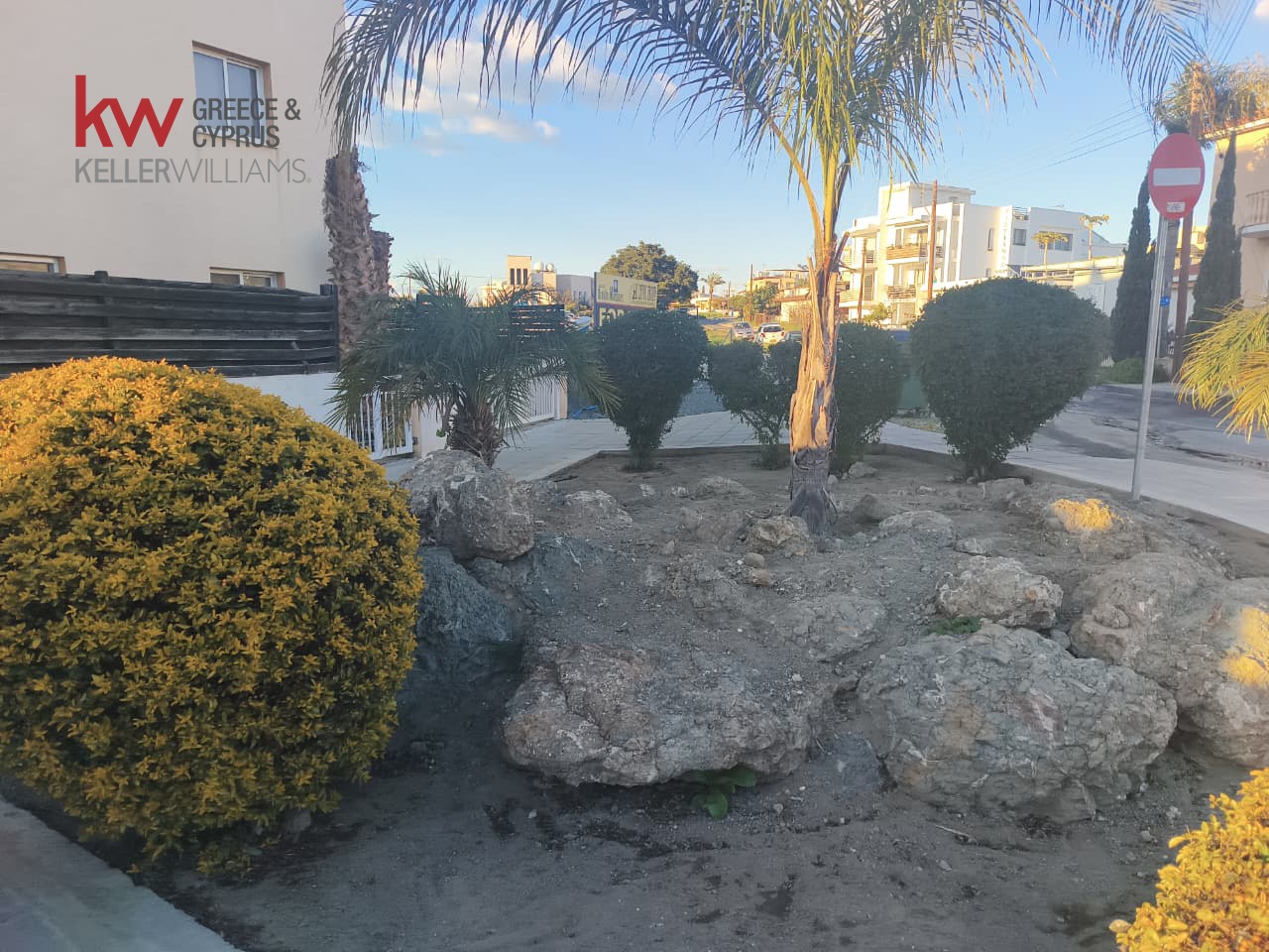 3-bed apartment with balcony and lift in Oroklini photo 3