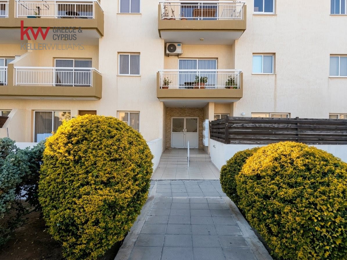 3-bed apartment with balcony and lift in Oroklini photo 2