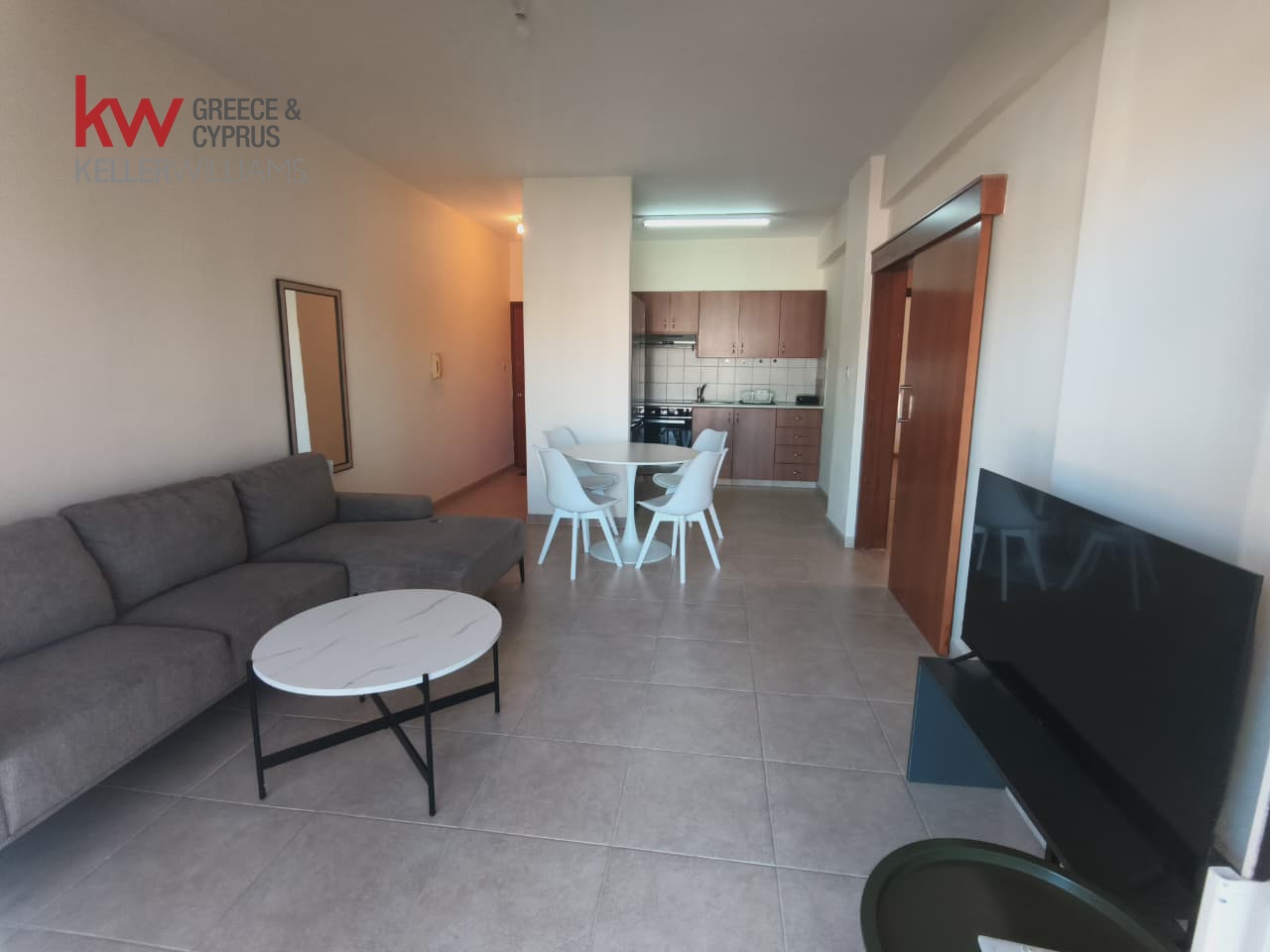 3-bed apartment with balcony and lift in Oroklini photo 7