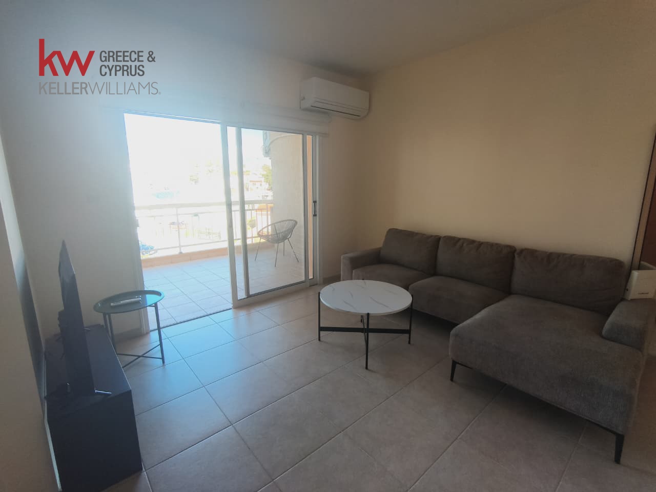 3-bed apartment with balcony and lift in Oroklini photo 8