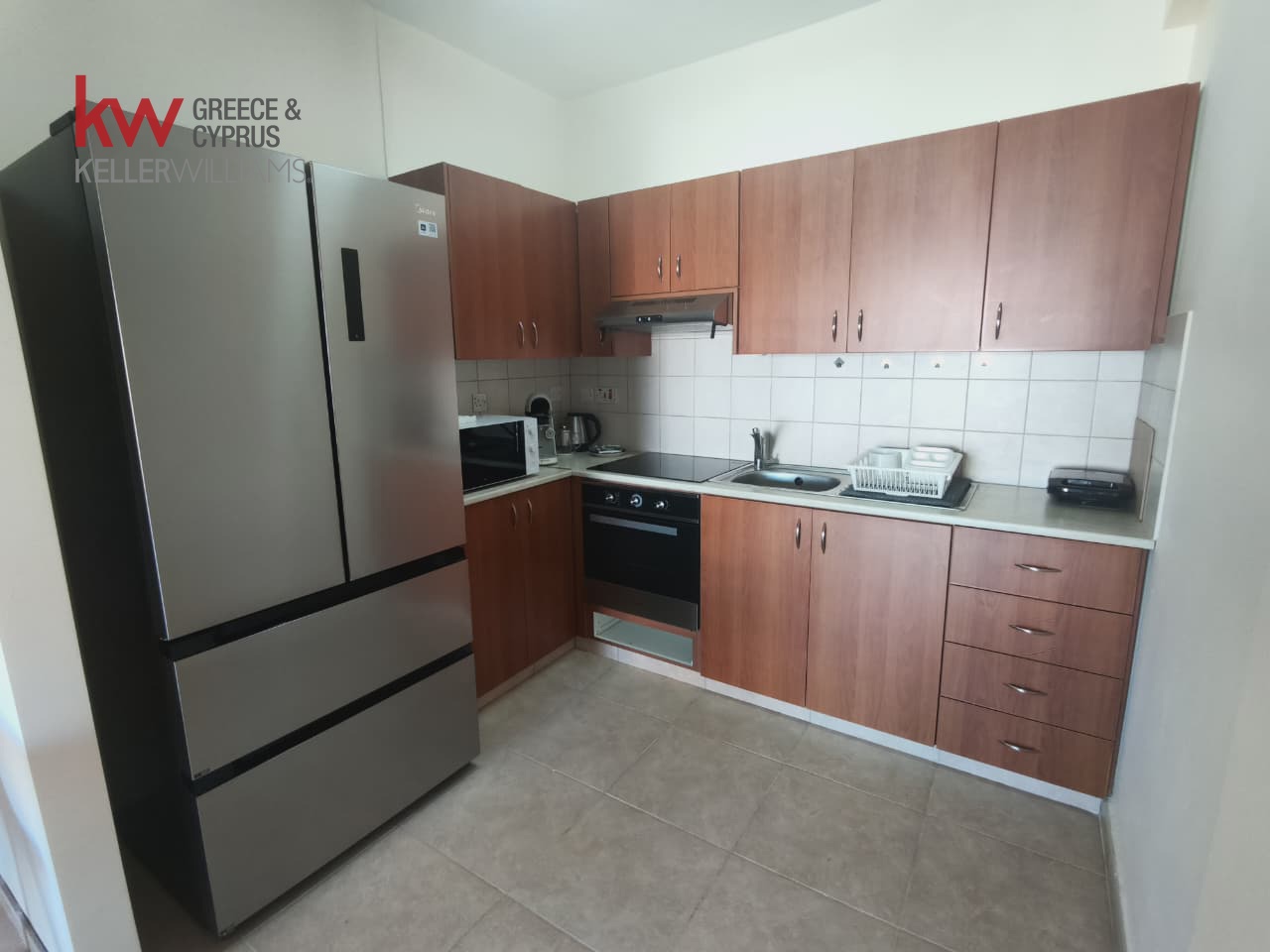 3-bed apartment with balcony and lift in Oroklini photo 9