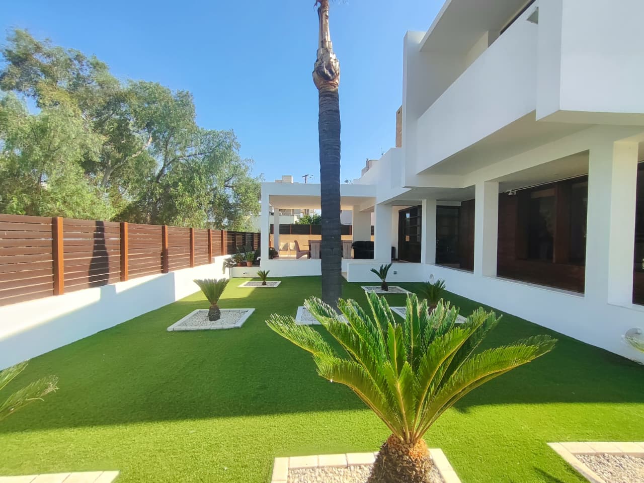 4-bed detached house with garden in Krasas, Larnaca photo 2