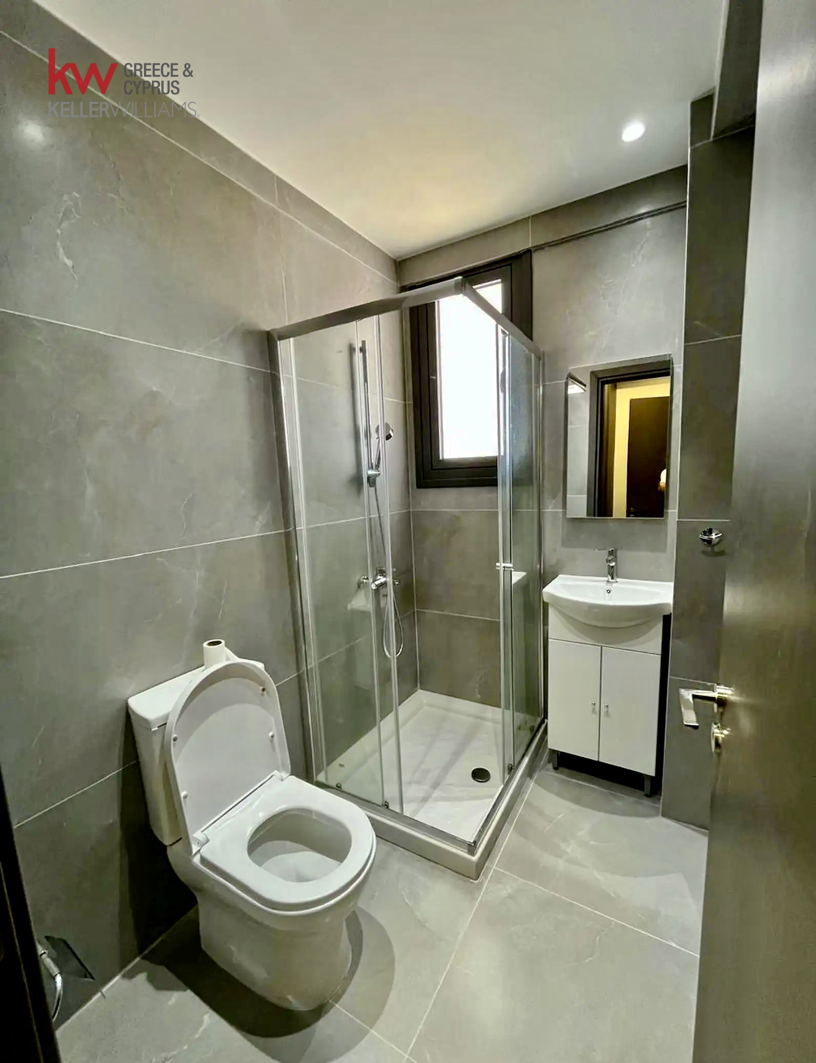 2-bed furnished apartment with balcony in Livadia, Larnaca photo 11
