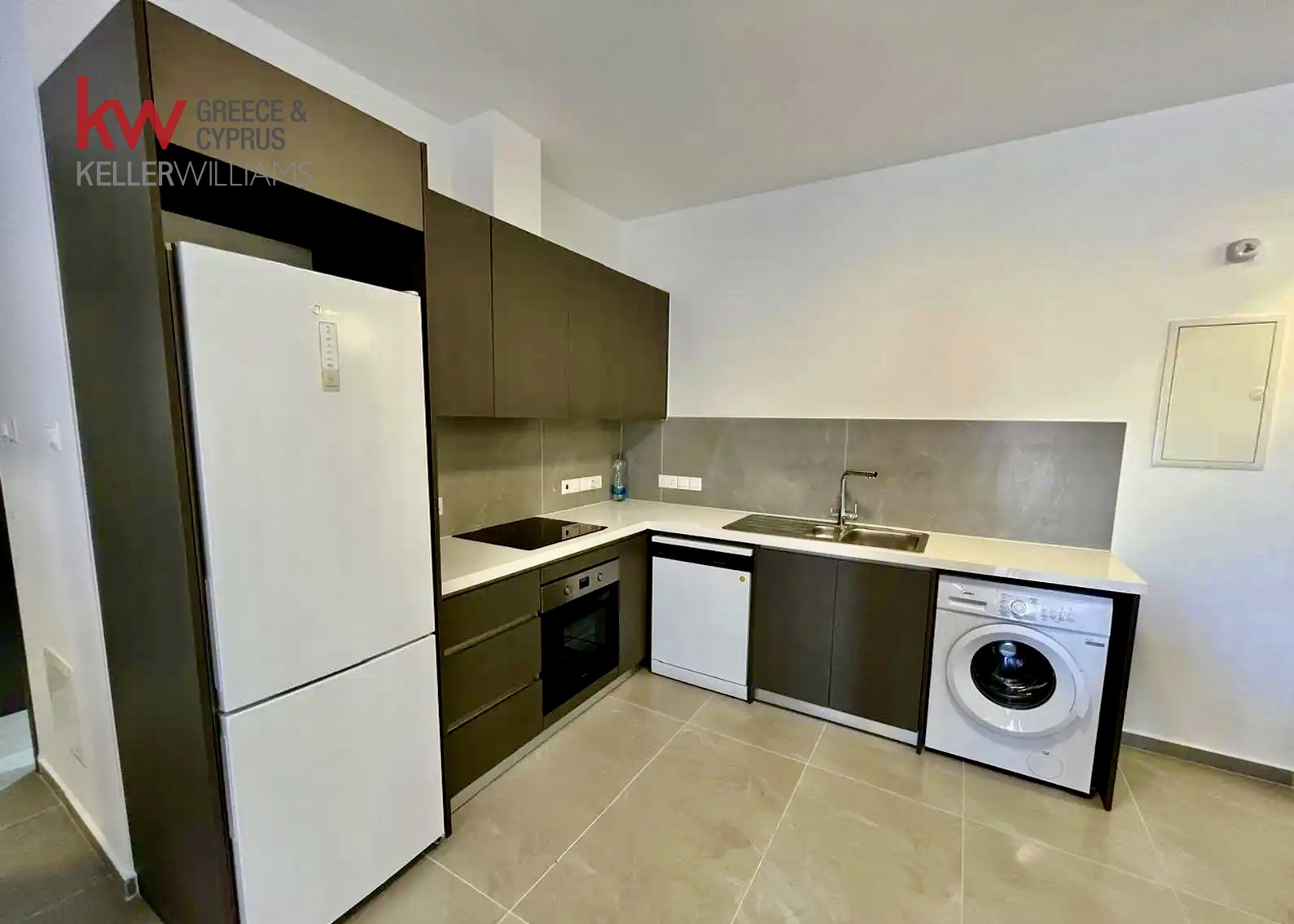2-bed furnished apartment with balcony in Livadia, Larnaca photo 12