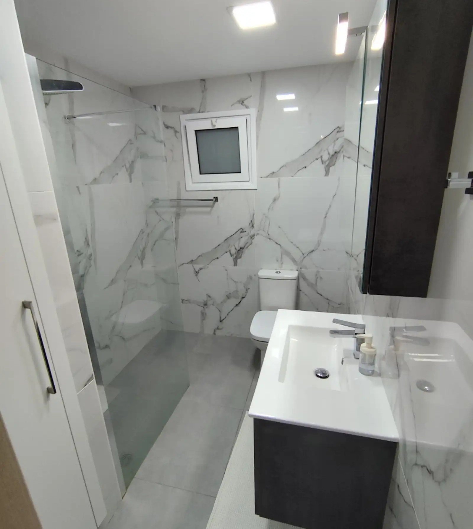 Modern 2-bedroom furnished apartment near beach in Neapolis photo 4