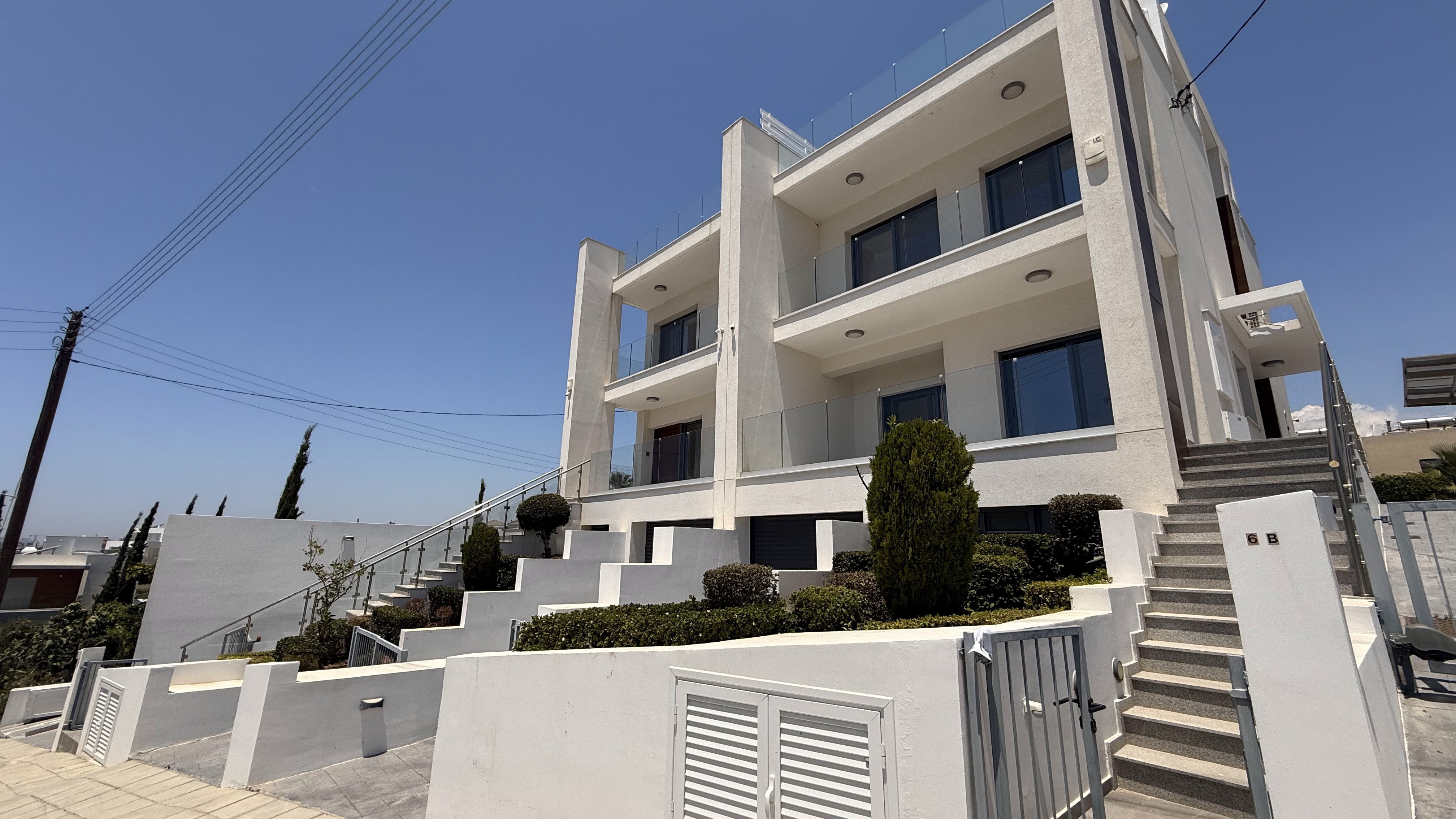 Spacious 3-Bedroom House in Agios Tychon, Limassol