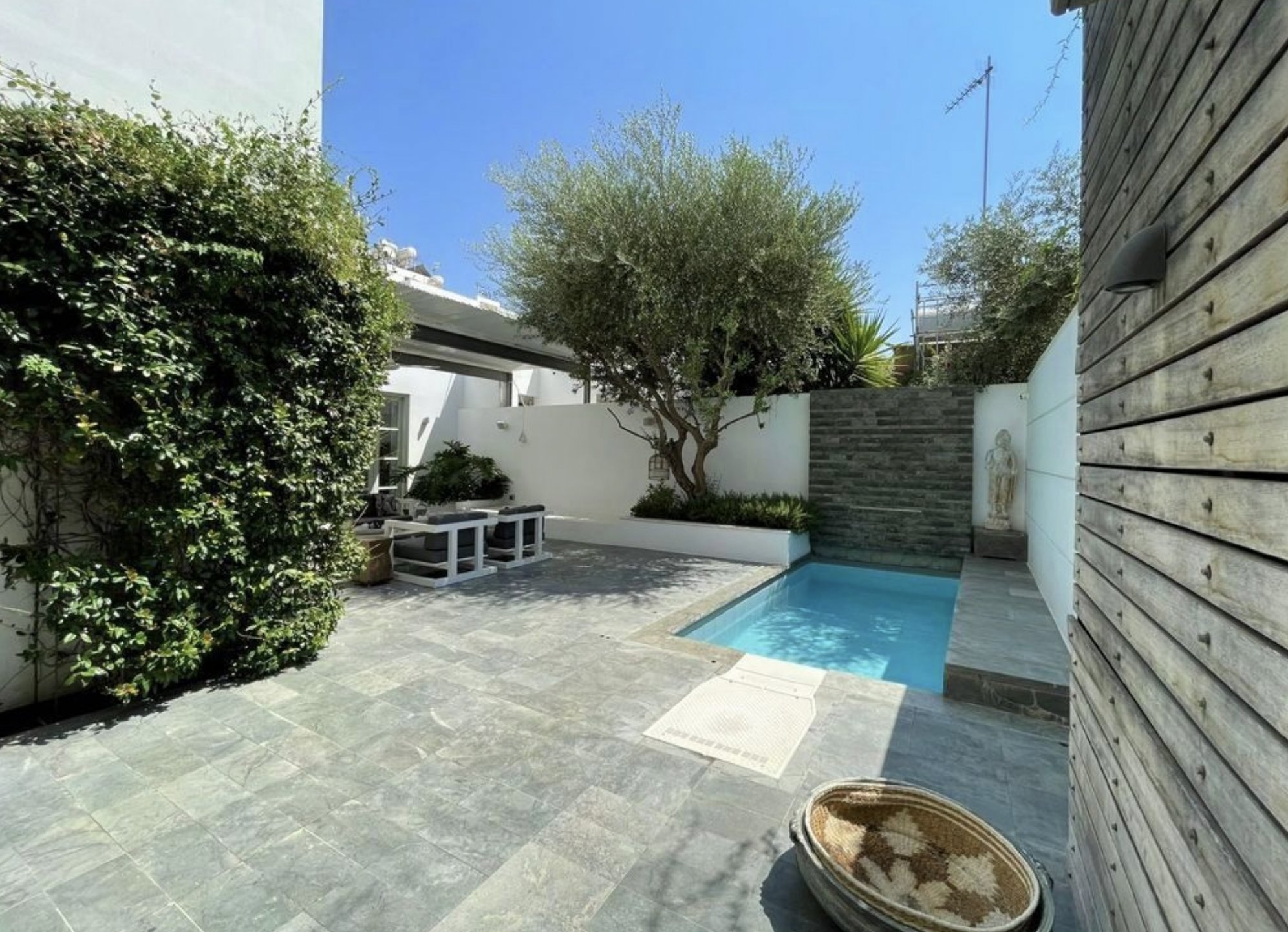 Spacious 5-Bedroom House in Historical Center, Limassol