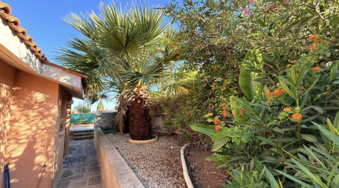 2-bed villa with private garden in Chlorakas, Paphos photo 2