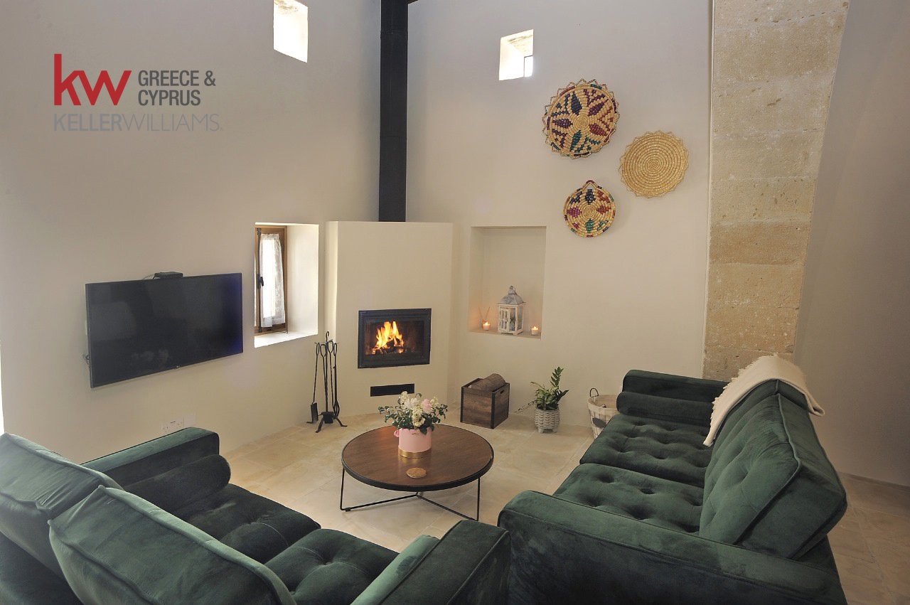5-bed restored stone villa in Agios Theodoros photo 2