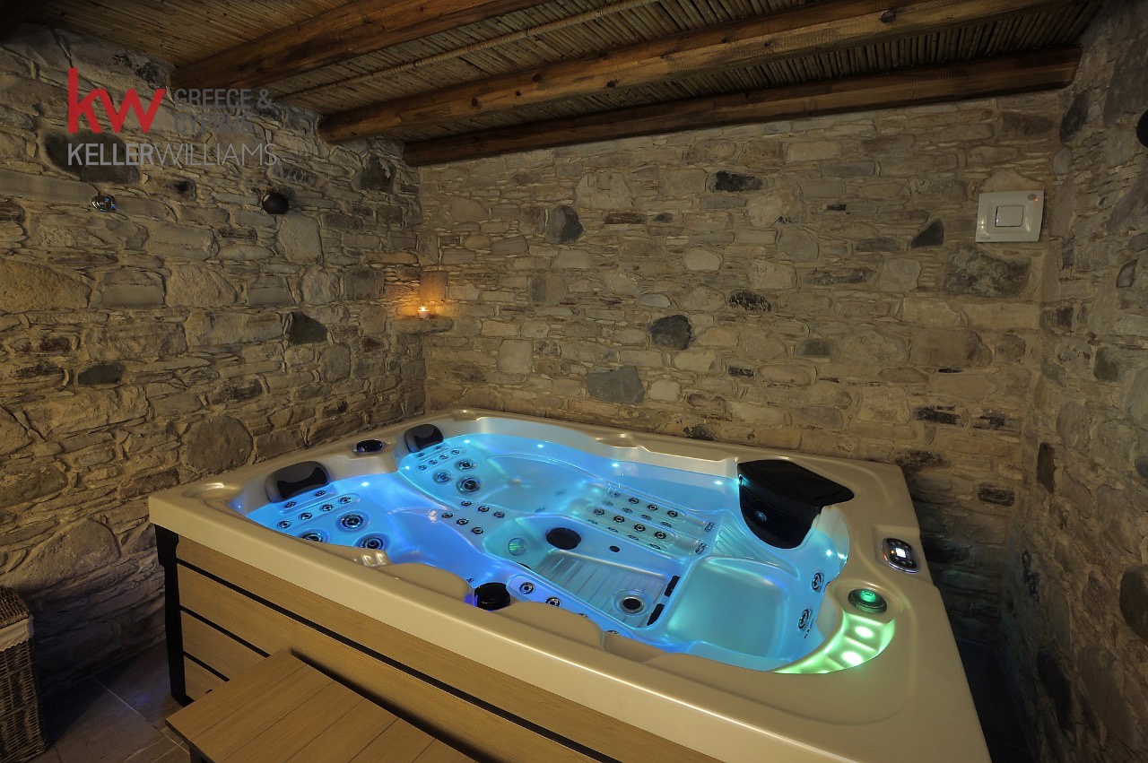 5-bed restored stone villa in Agios Theodoros photo 3