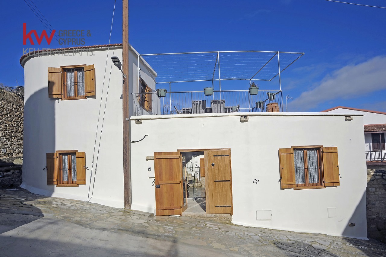 5-bed restored stone villa in Agios Theodoros photo 4
