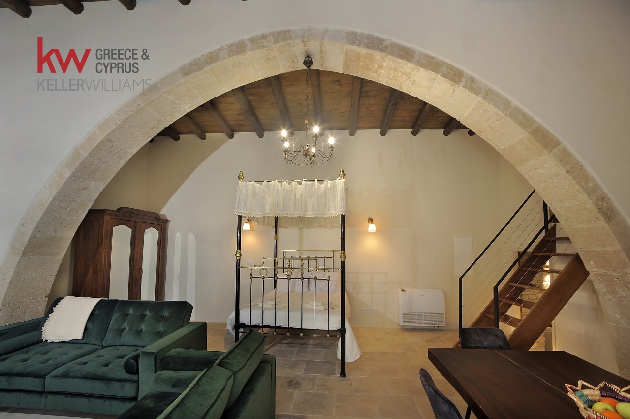 5-bed restored stone villa in Agios Theodoros photo 5