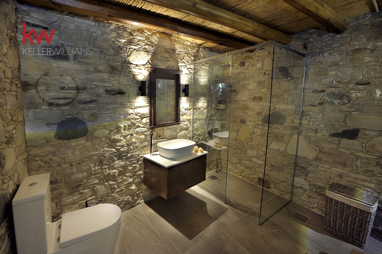 5-bed restored stone villa in Agios Theodoros photo 7