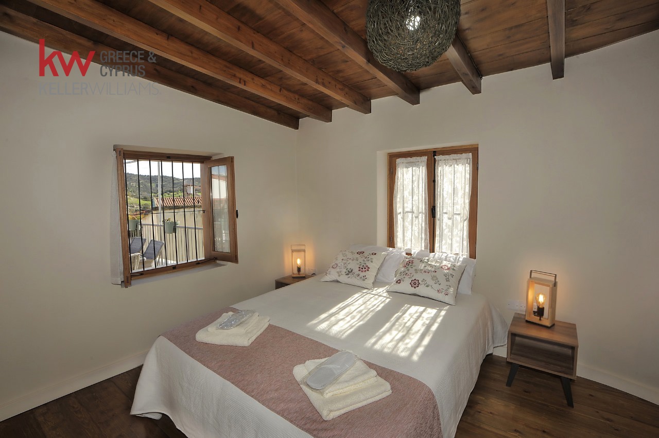 5-bed restored stone villa in Agios Theodoros photo 11