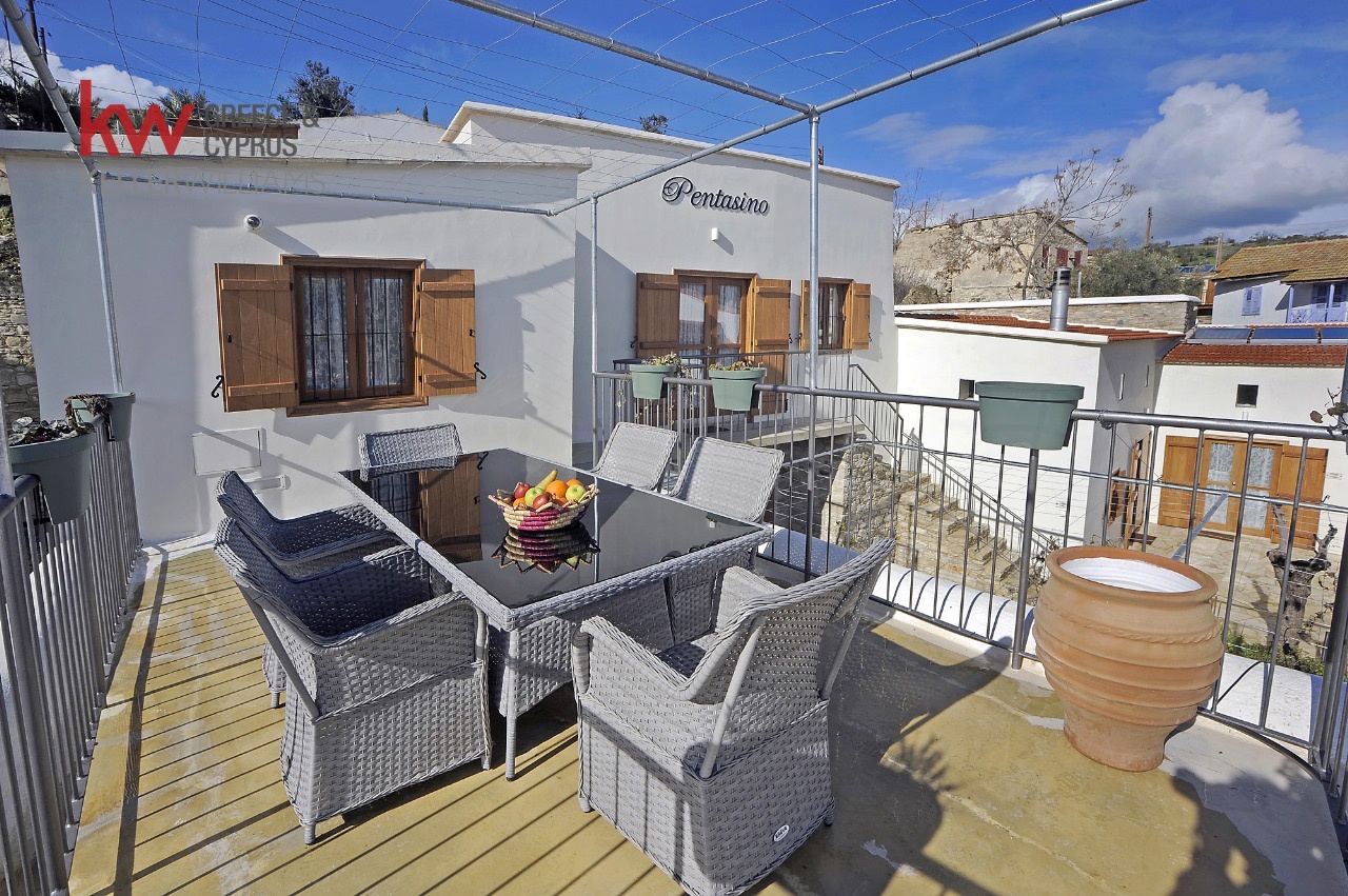 5-bed restored stone villa in Agios Theodoros photo 12