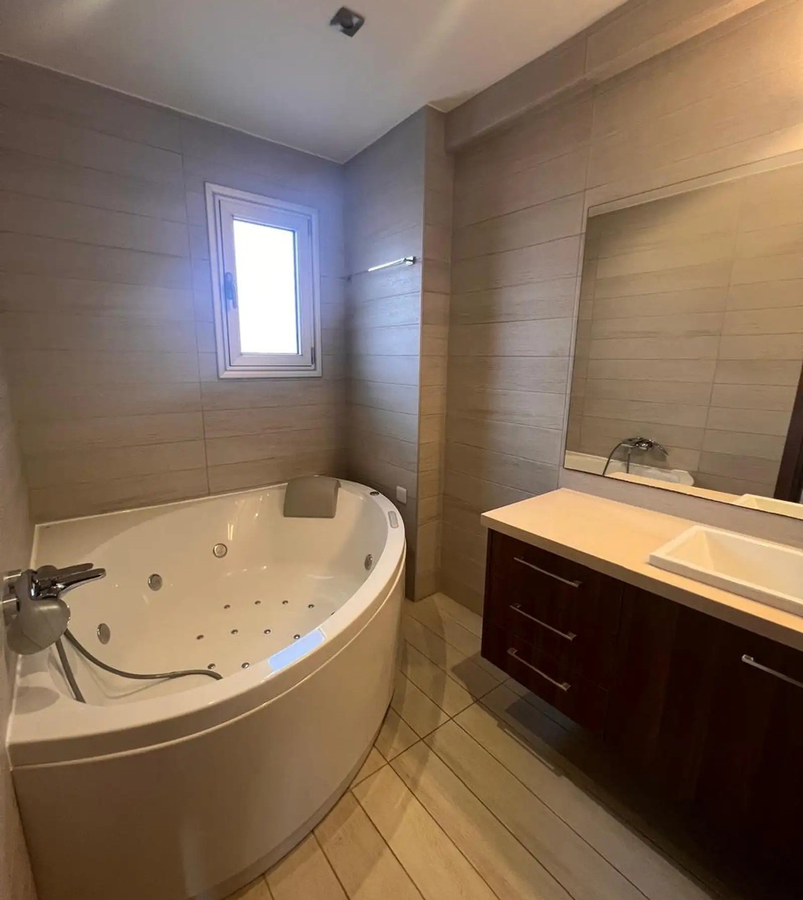 1-bed furnished apartment in Potamos Germasogeias, Limassol photo 8