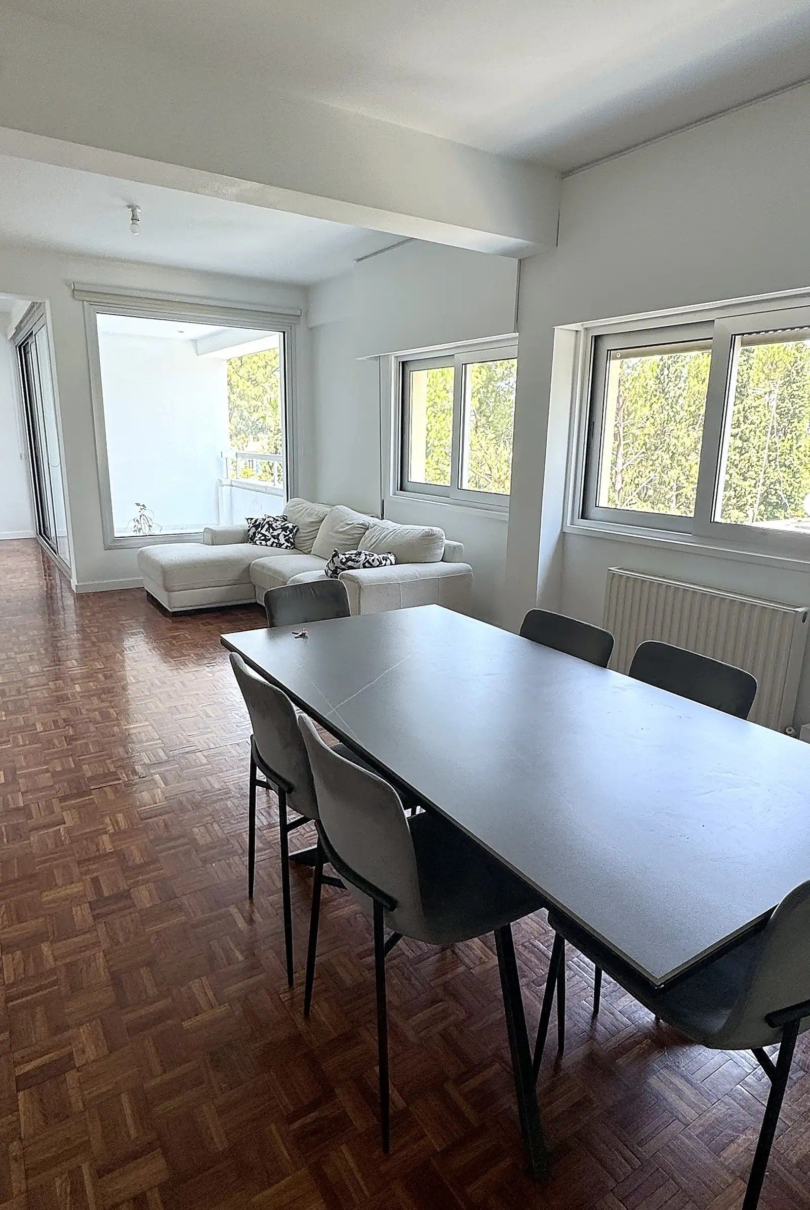 Furnished 3-bed apartment with park views in central Nicosia photo 3