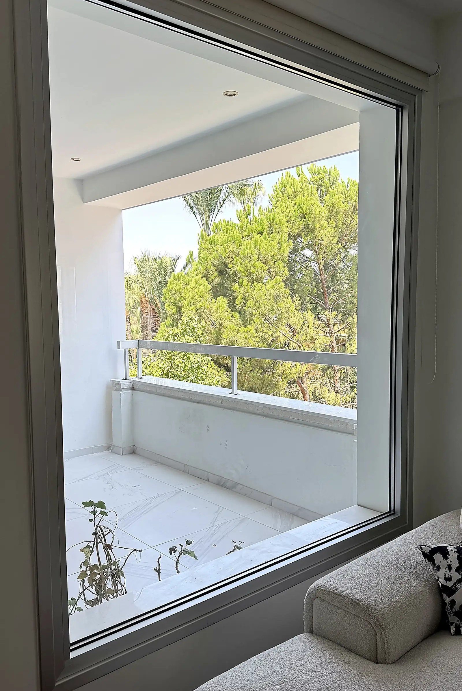 Furnished 3-bed apartment with park views in central Nicosia photo 9