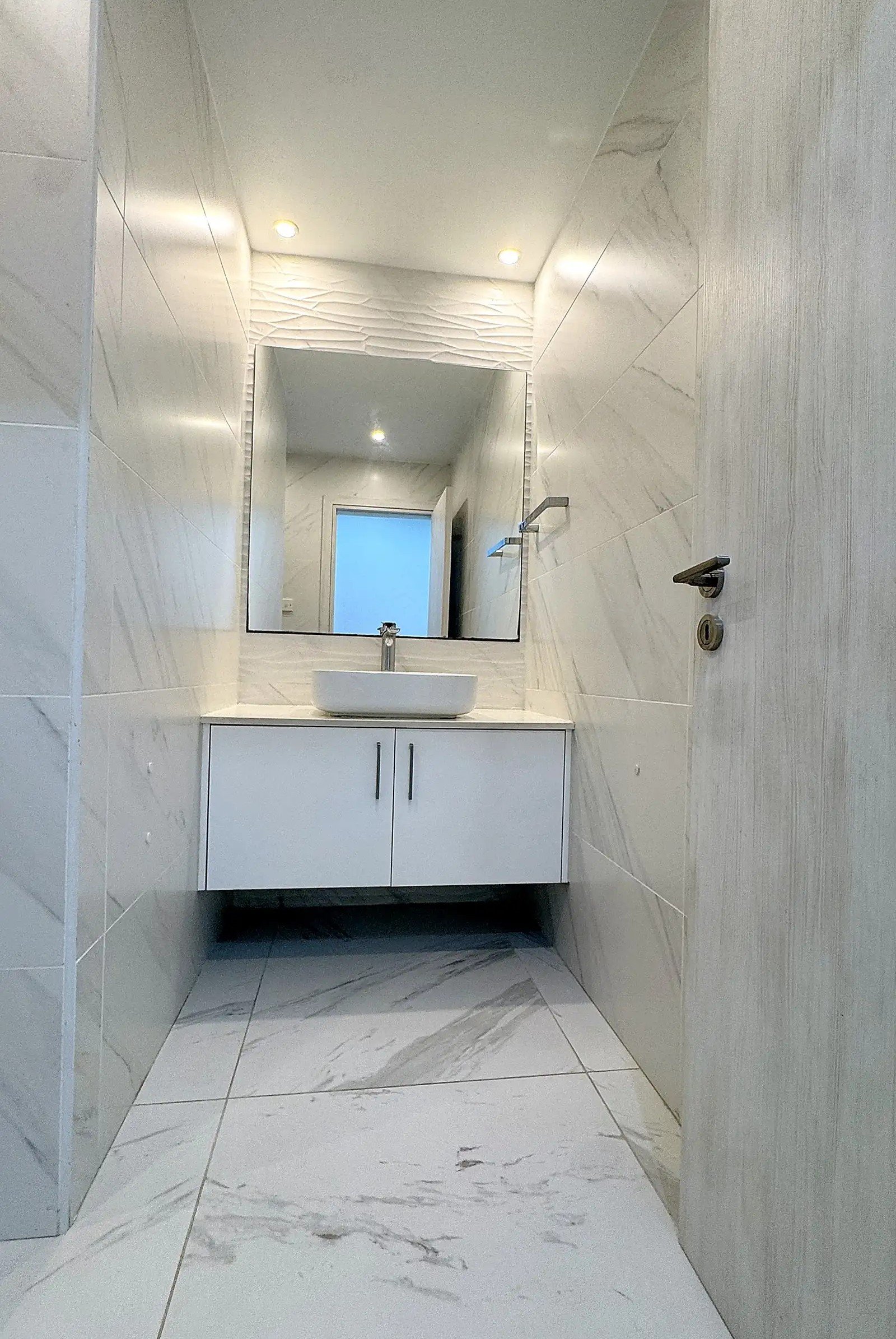 Furnished 3-bed apartment with park views in central Nicosia photo 14
