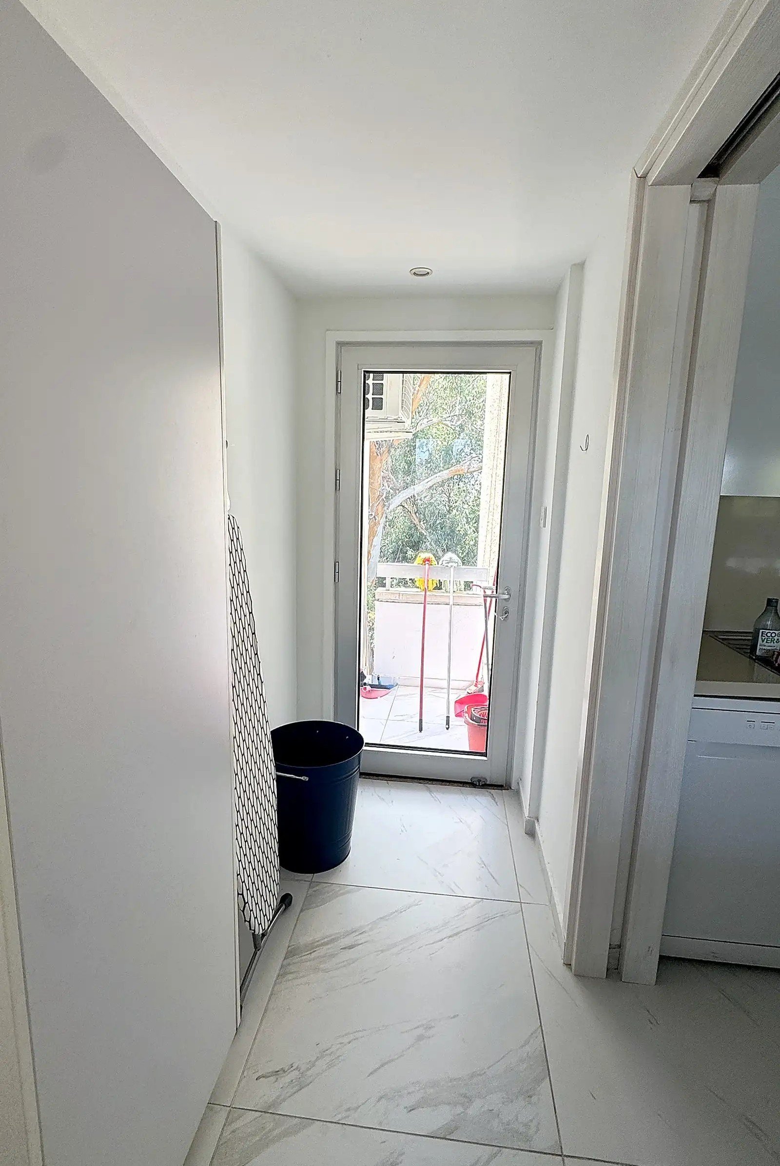 Furnished 3-bed apartment with park views in central Nicosia photo 11
