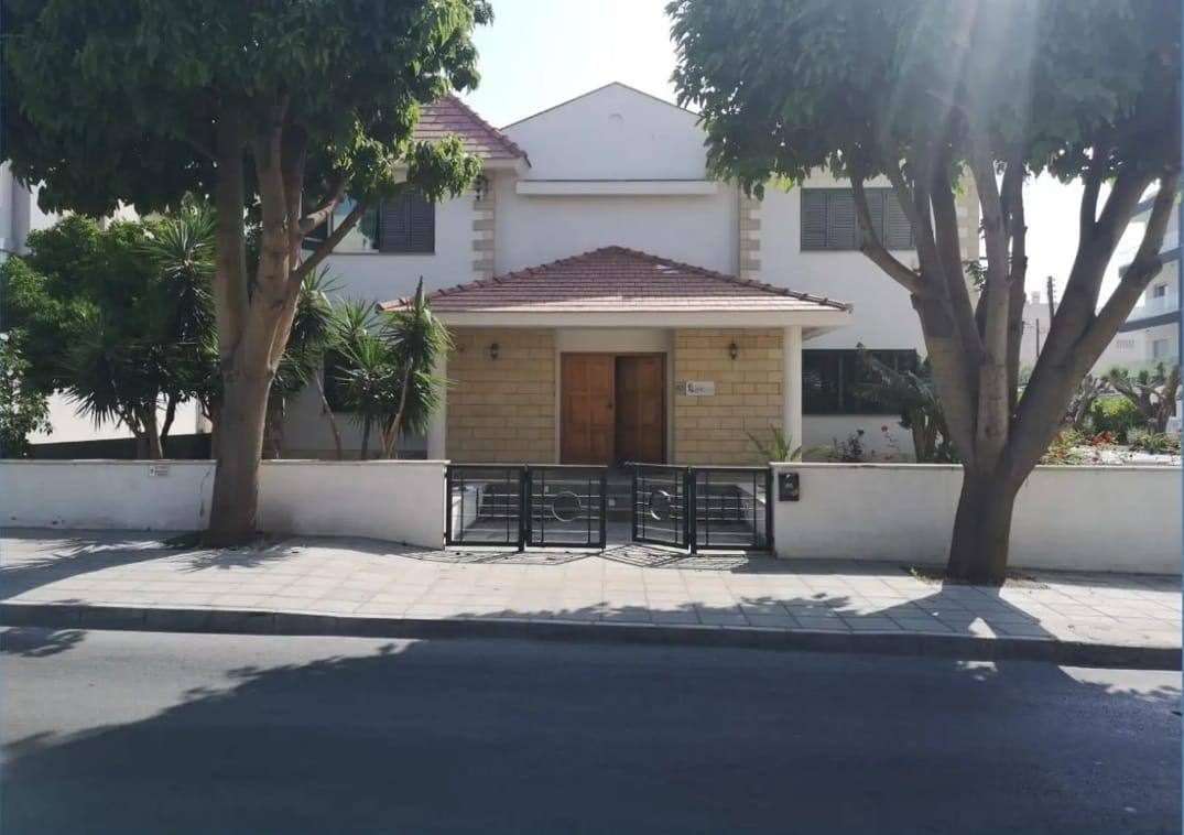 Spacious 6-Bedroom Villa in Petrou Kai Pavlou, Limassol