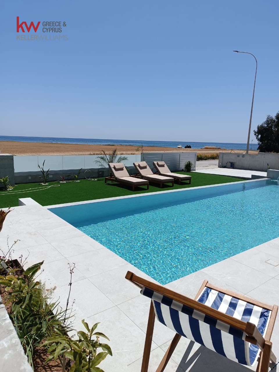 4-bed villa with pool and sea view in Perivolia, Larnaca photo 2