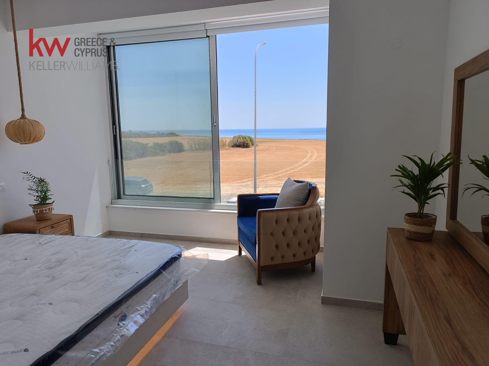 4-bed villa with pool and sea view in Perivolia, Larnaca photo 10