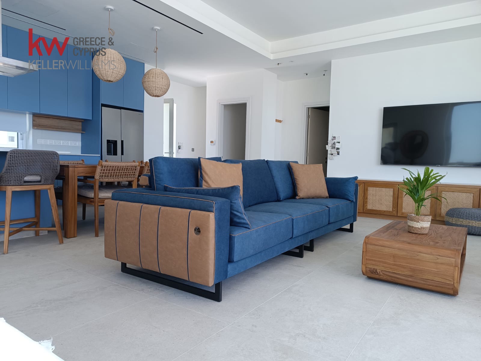 4-bed villa with pool and sea view in Perivolia, Larnaca photo 7