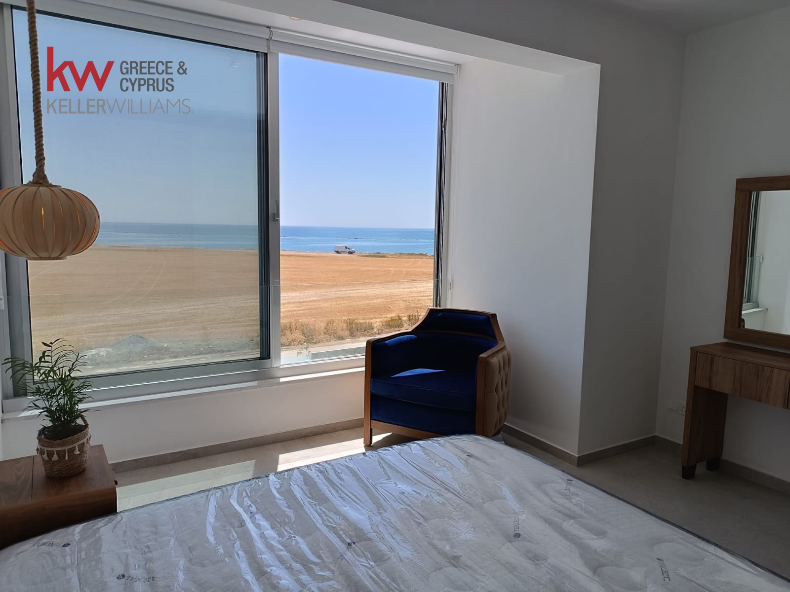 4-bed villa with pool and sea view in Perivolia, Larnaca photo 18