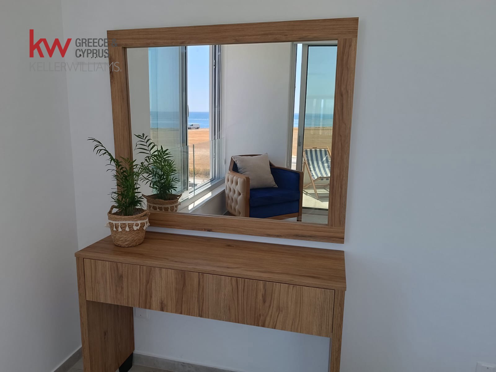 4-bed villa with pool and sea view in Perivolia, Larnaca photo 20